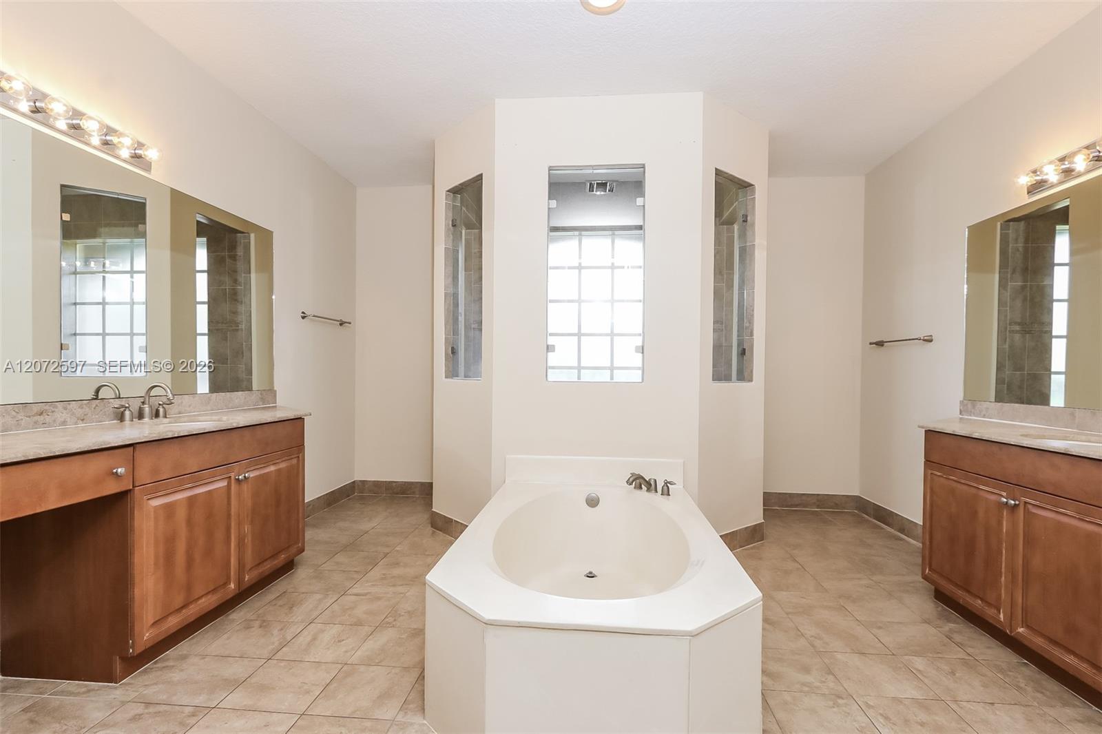 8636 Cobblestone Point Circle Property Photo 9