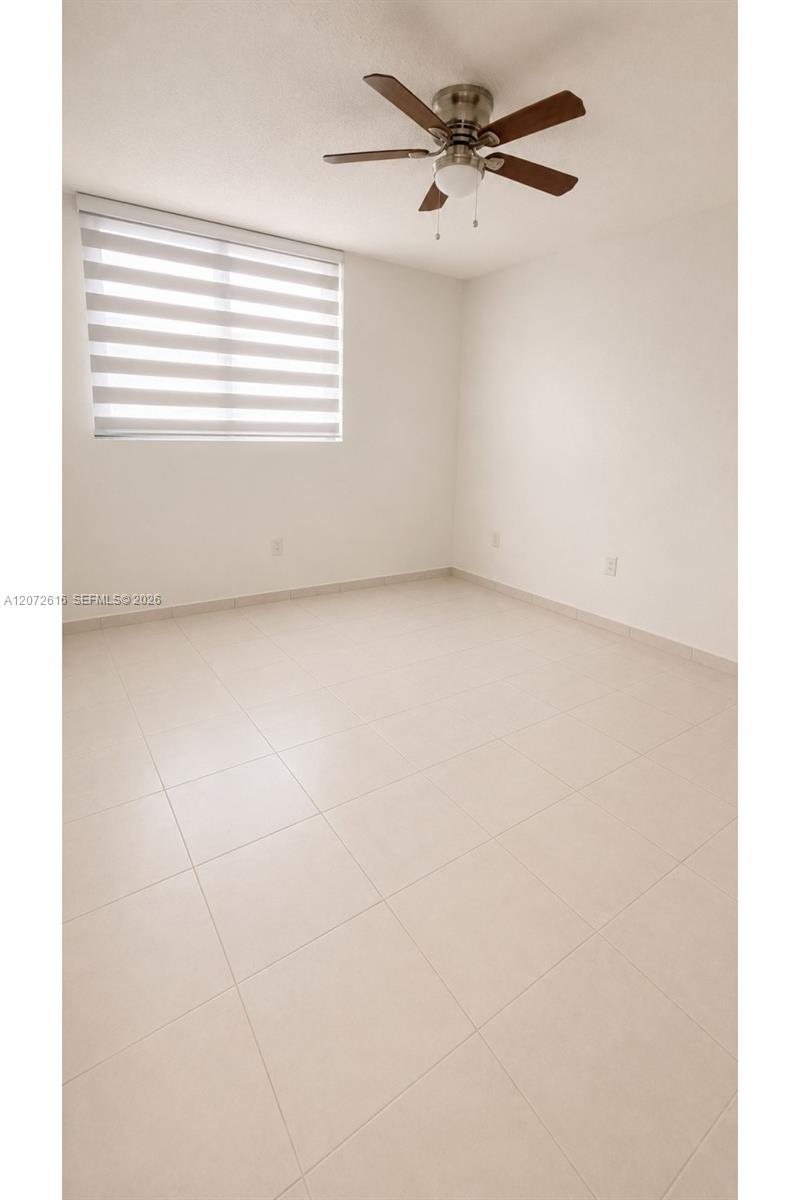 A12072616 Property Photo 8