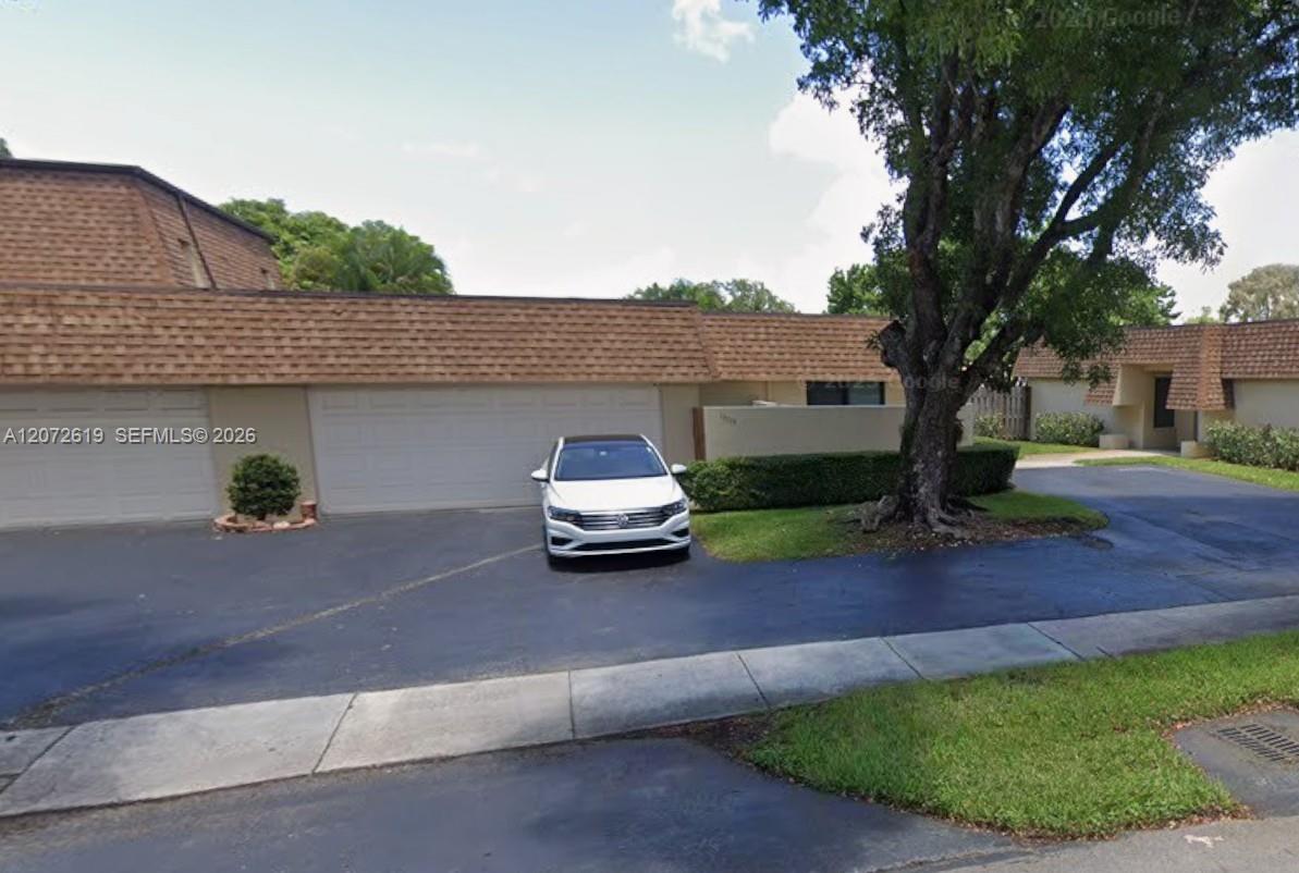 19229 E Lake Drive Property Photo 1