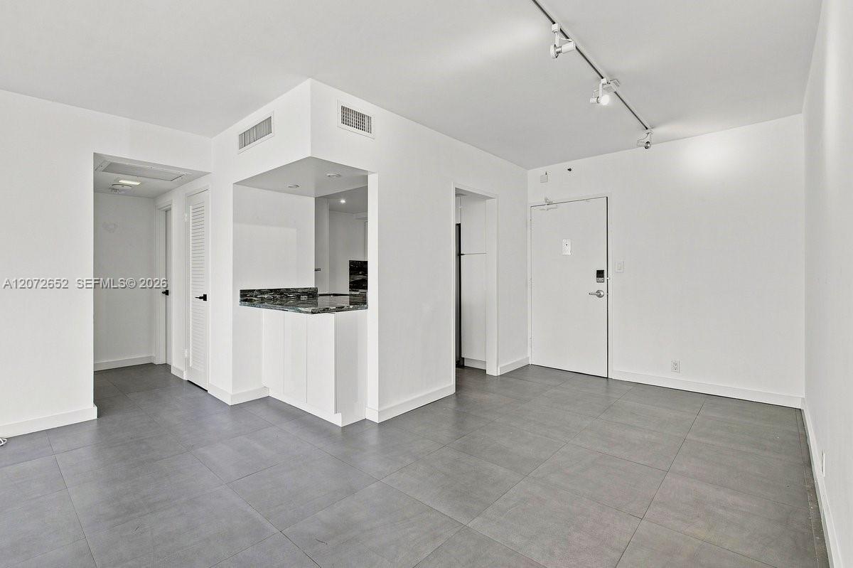 1200 West Avenue 815 Property Photo 8