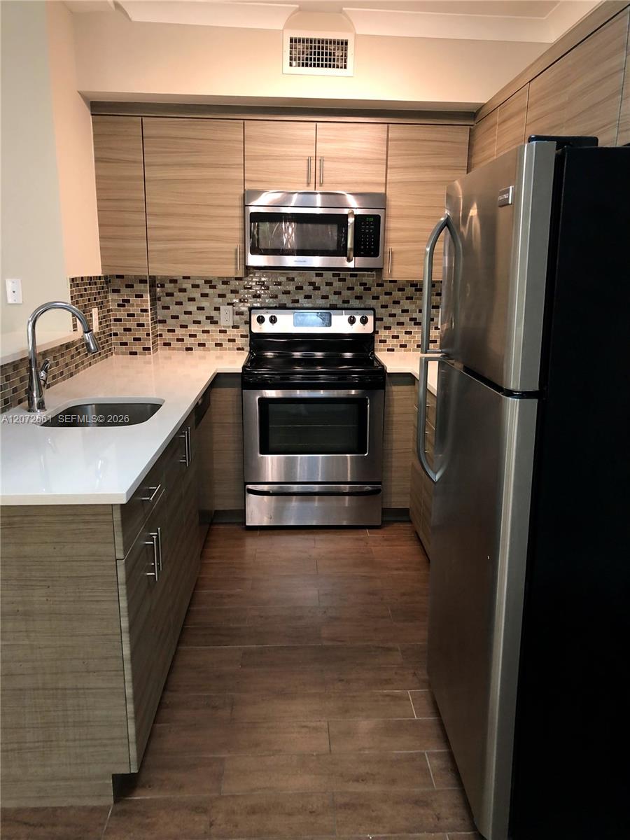 222 Sidonia Avenue 12 Property Photo 1
