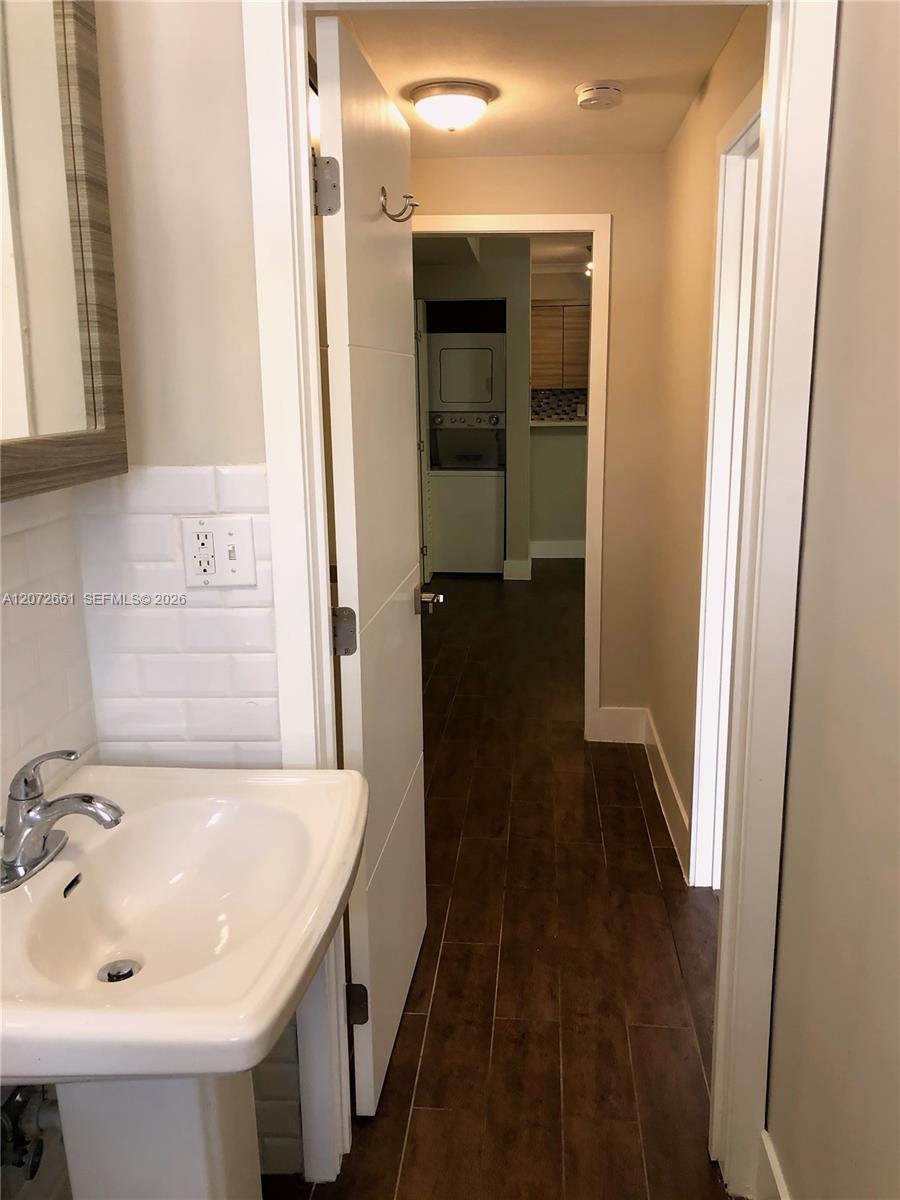 222 Sidonia Avenue 12 Property Photo 15