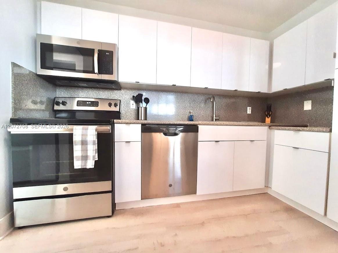 8888 Collins Avenue 512 Property Photo 9