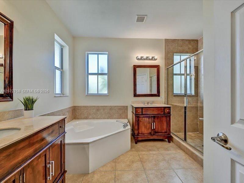 7490 Nw 115th Court Property Photo 9
