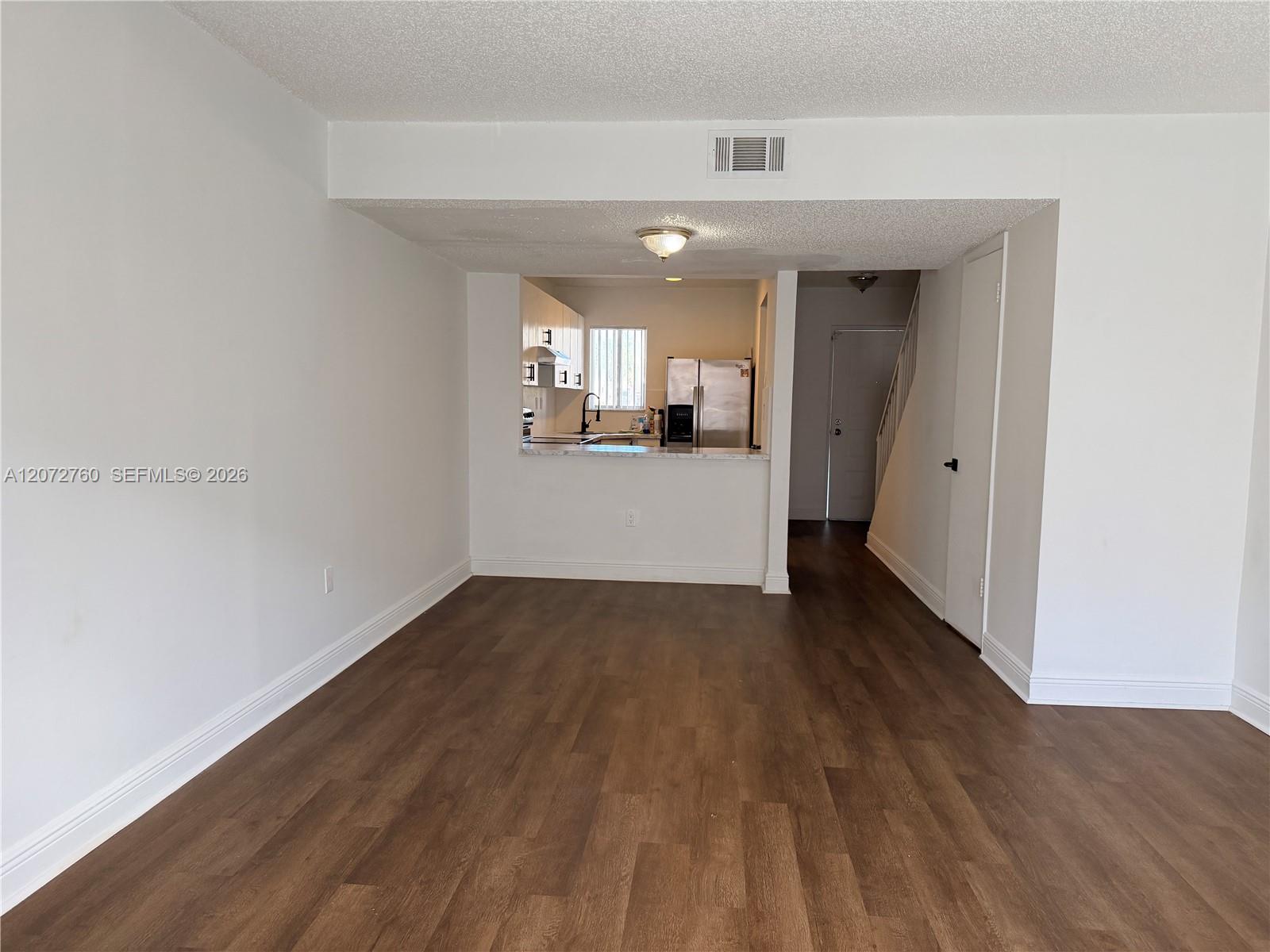 2710 W 76th Street 206 Property Photo 4