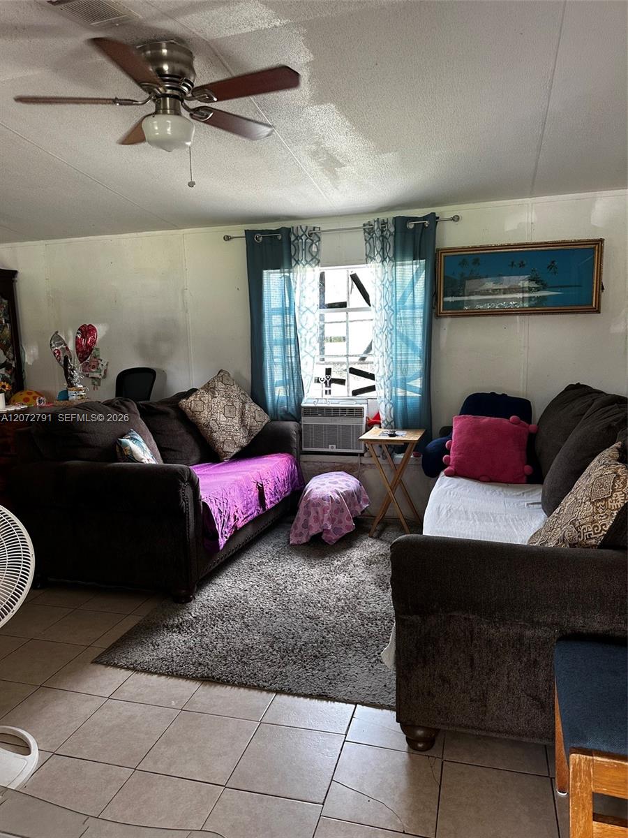 635 N Fronda Property Photo 2