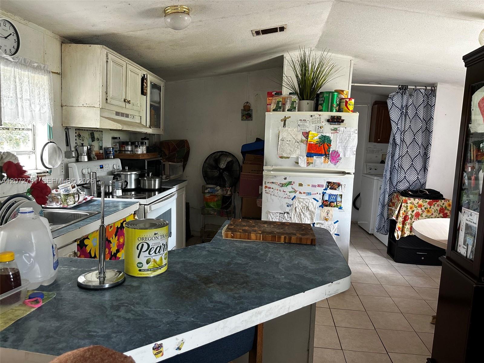 635 N Fronda Property Photo 4