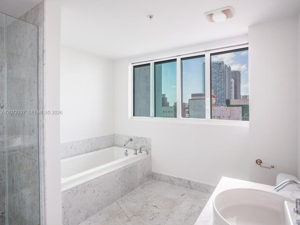 244 Biscayne Boulevard 2402 Property Photo 15