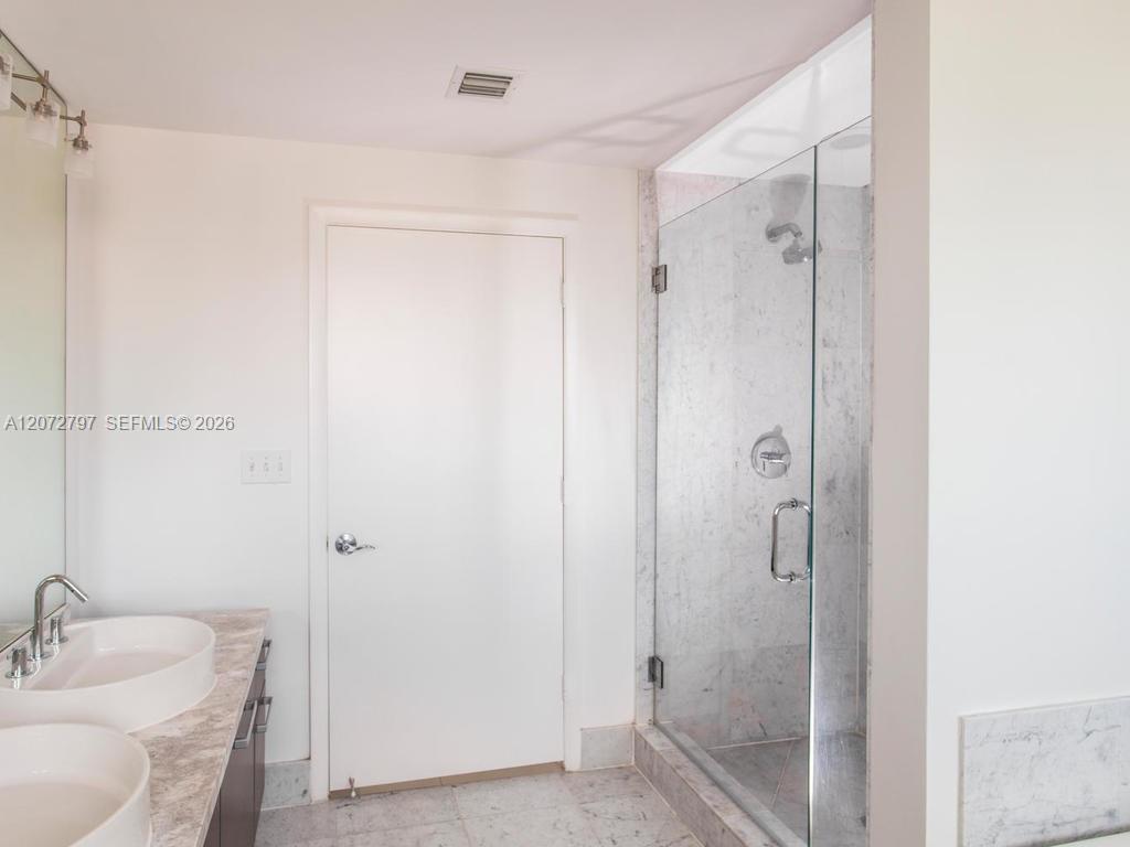 244 Biscayne Boulevard 2402 Property Photo 17