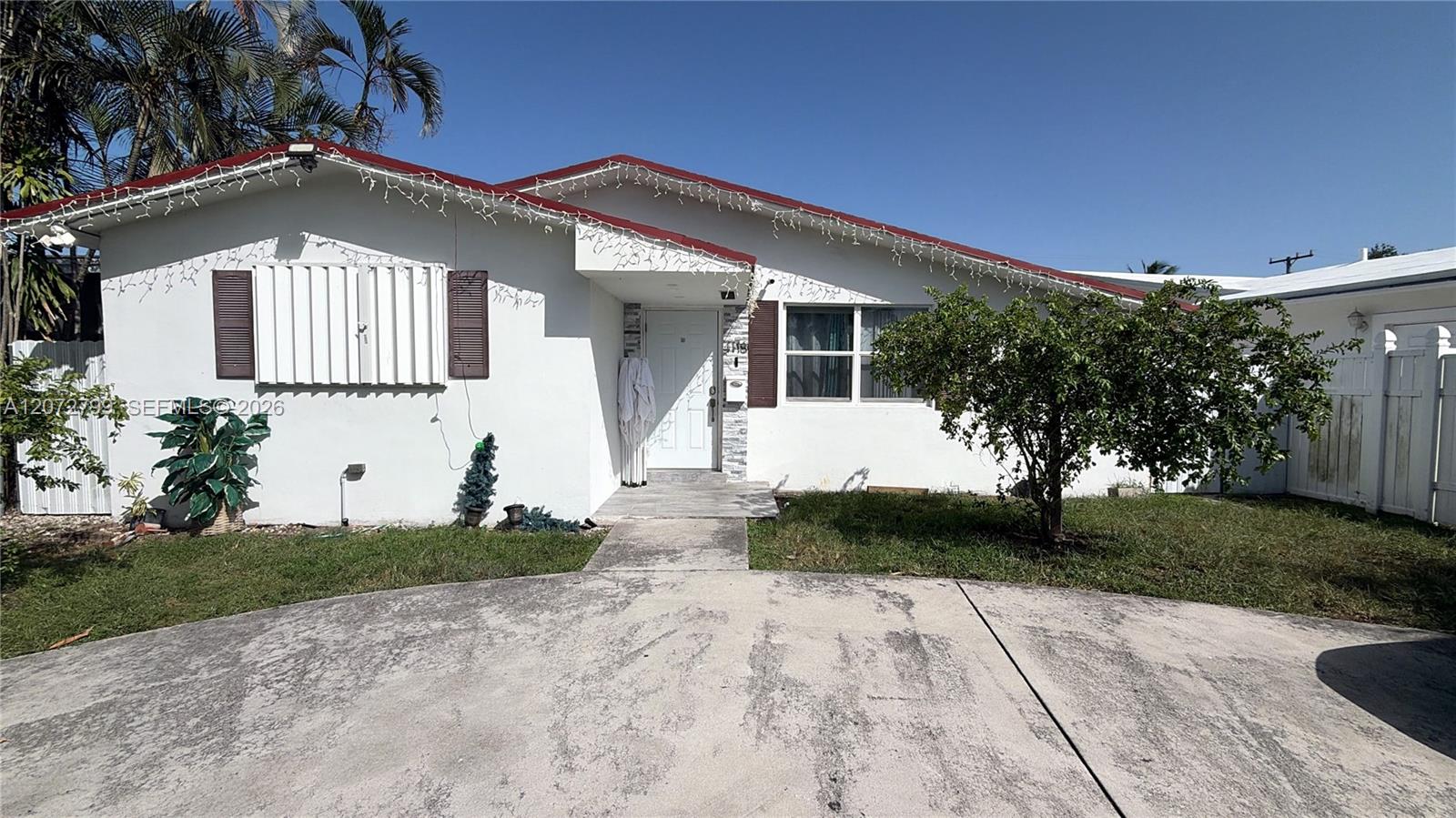 4118 N Circle Drive Property Photo 1