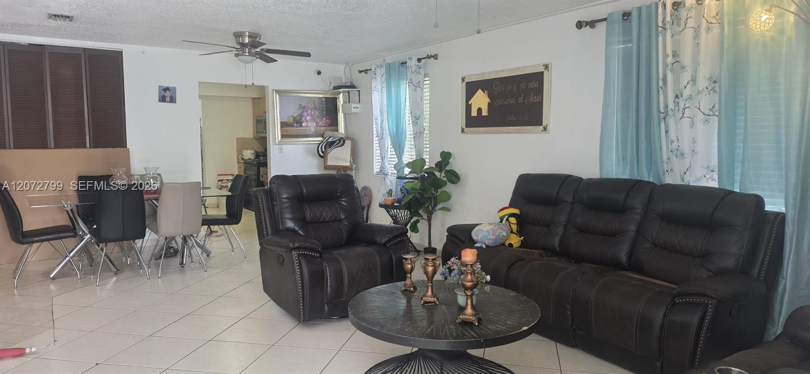 4118 N Circle Drive Property Photo 2