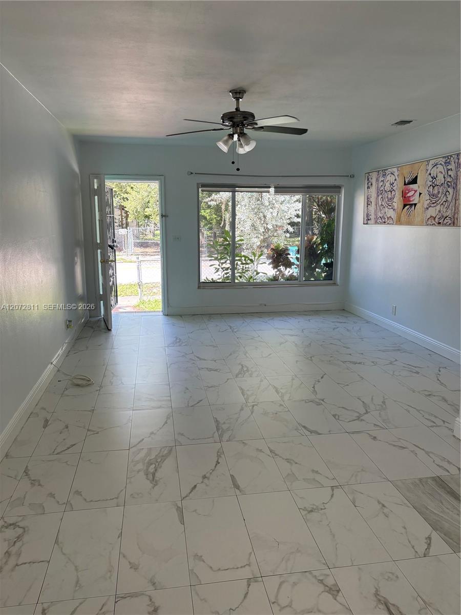 2 Ne 45th Street 4 Property Photo 3