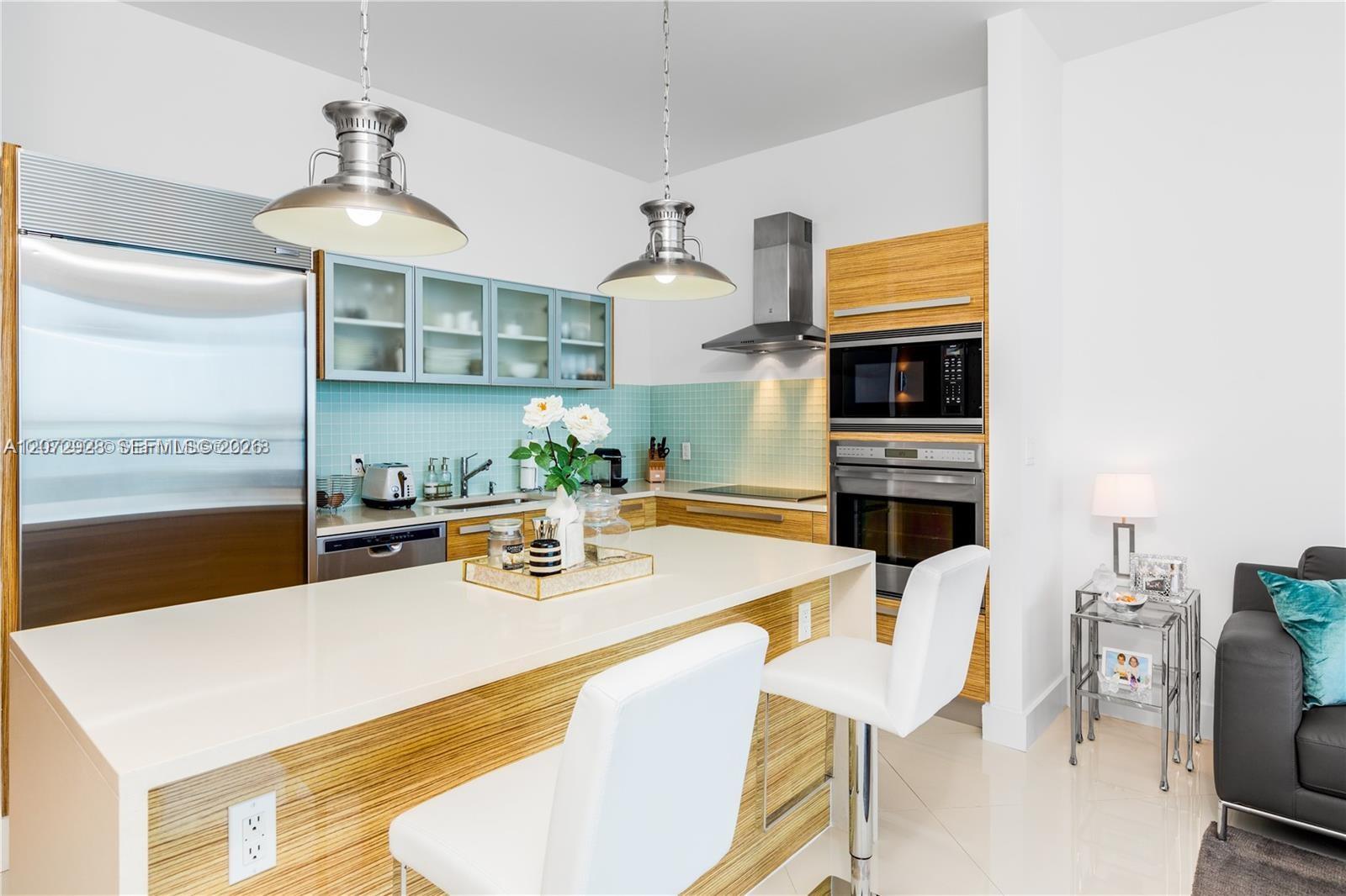 2020 N Bayshore Drive 1009 Property Photo 2