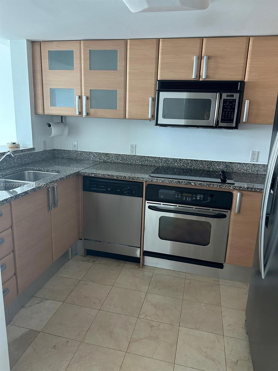 2101 Brickell Avenue 1902 Property Photo 7