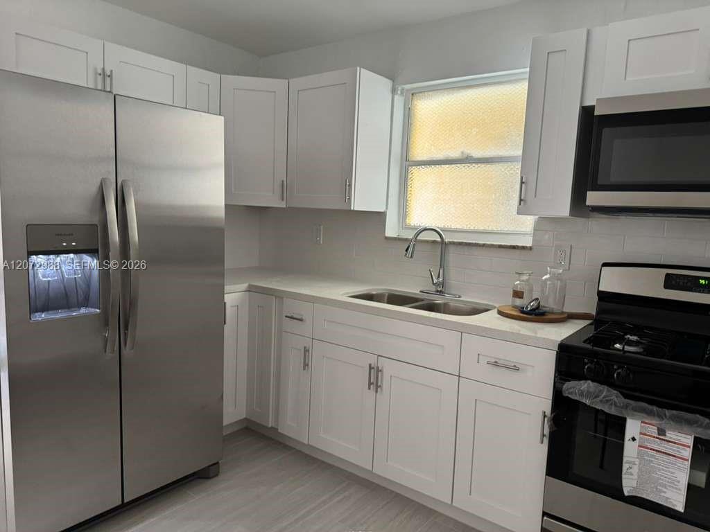 955 W 74 Street 207 Property Photo 2