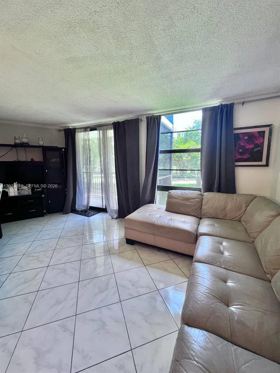 A12073016 Property Photo 2