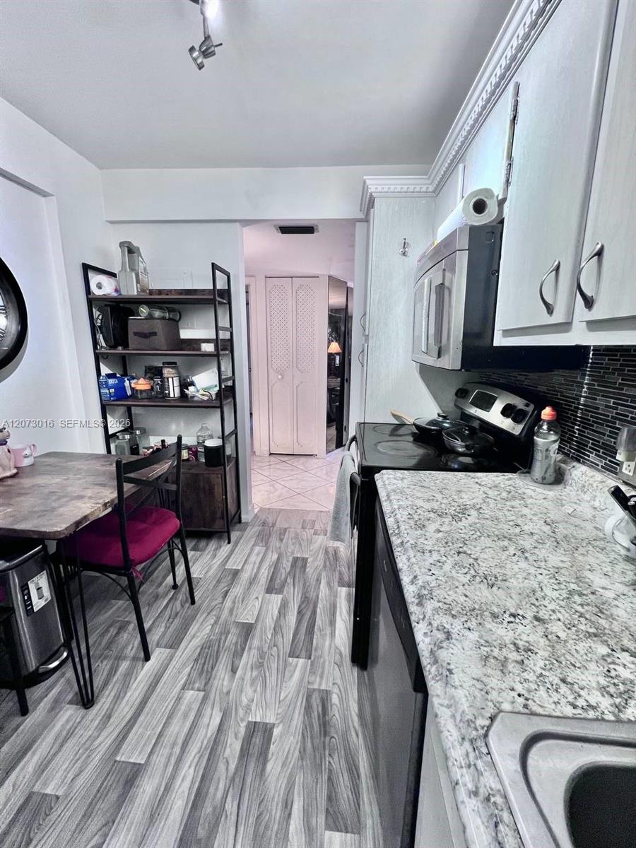 A12073016 Property Photo 12