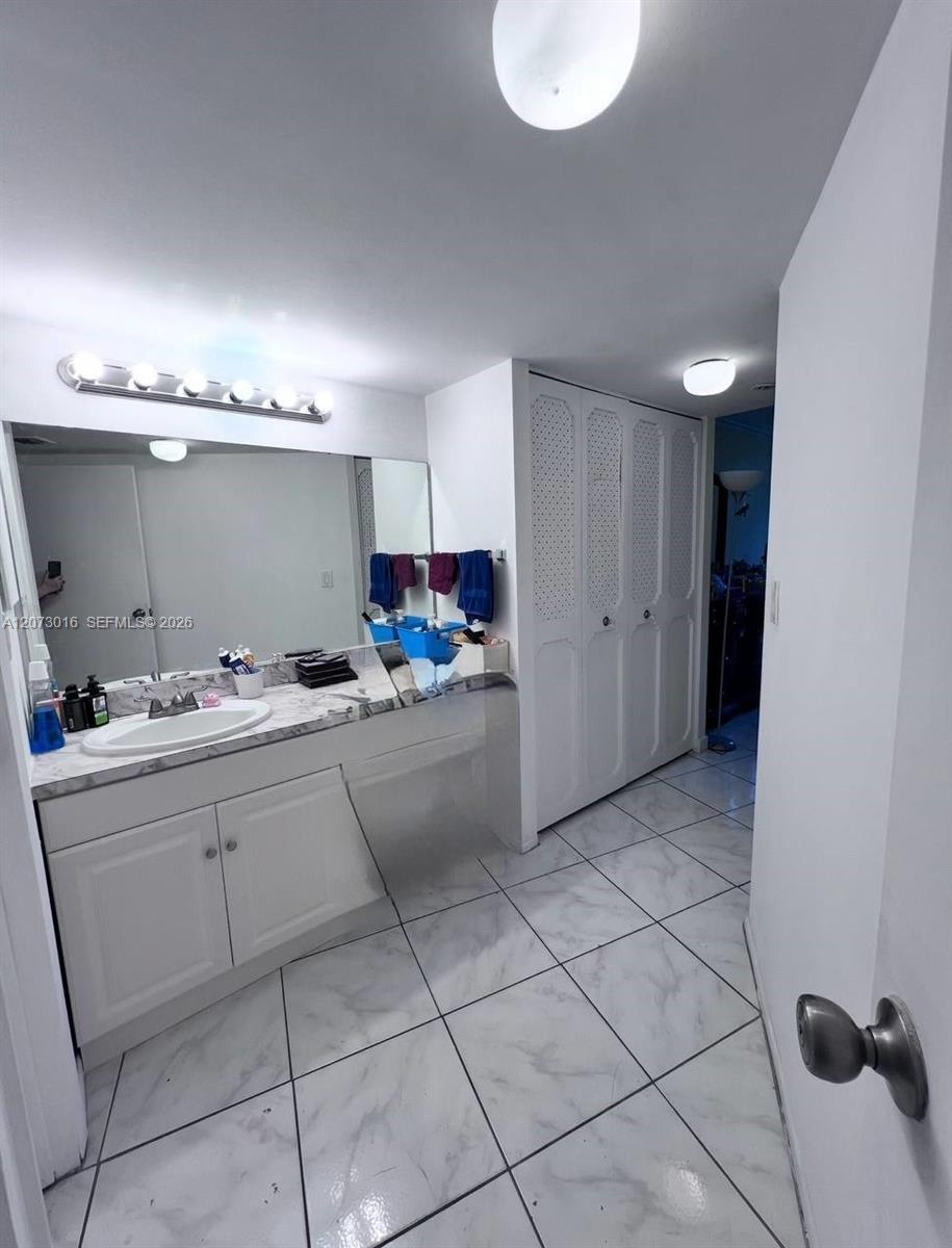 A12073016 Property Photo 17