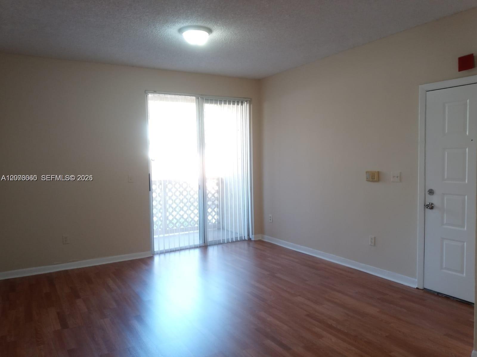 18304 Nw 68th Avenue N Property Photo 5