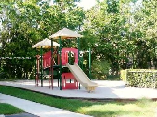 18304 Nw 68th Avenue N Property Photo 16