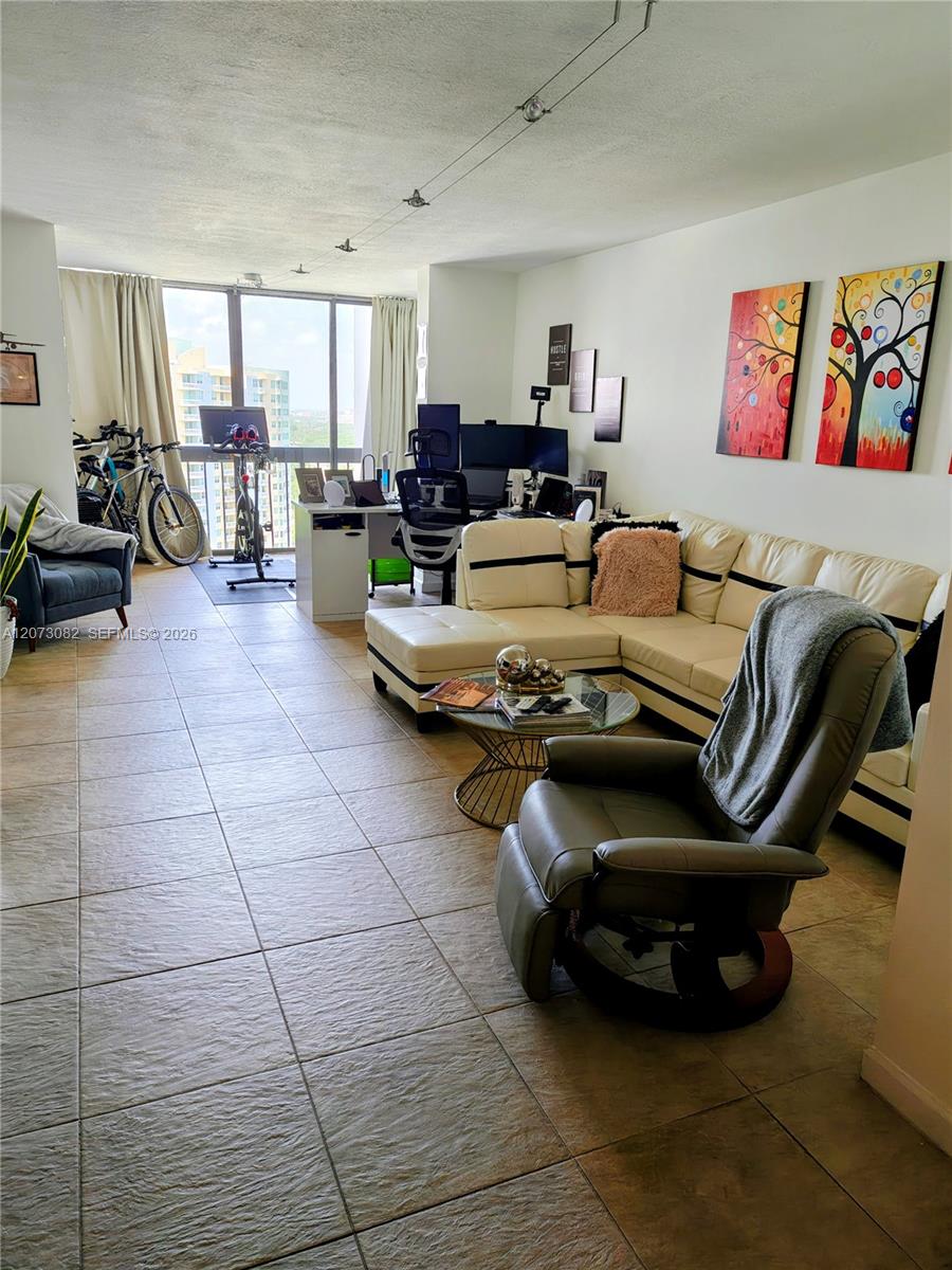 2333 Brickell Avenue 2814 Property Photo 2
