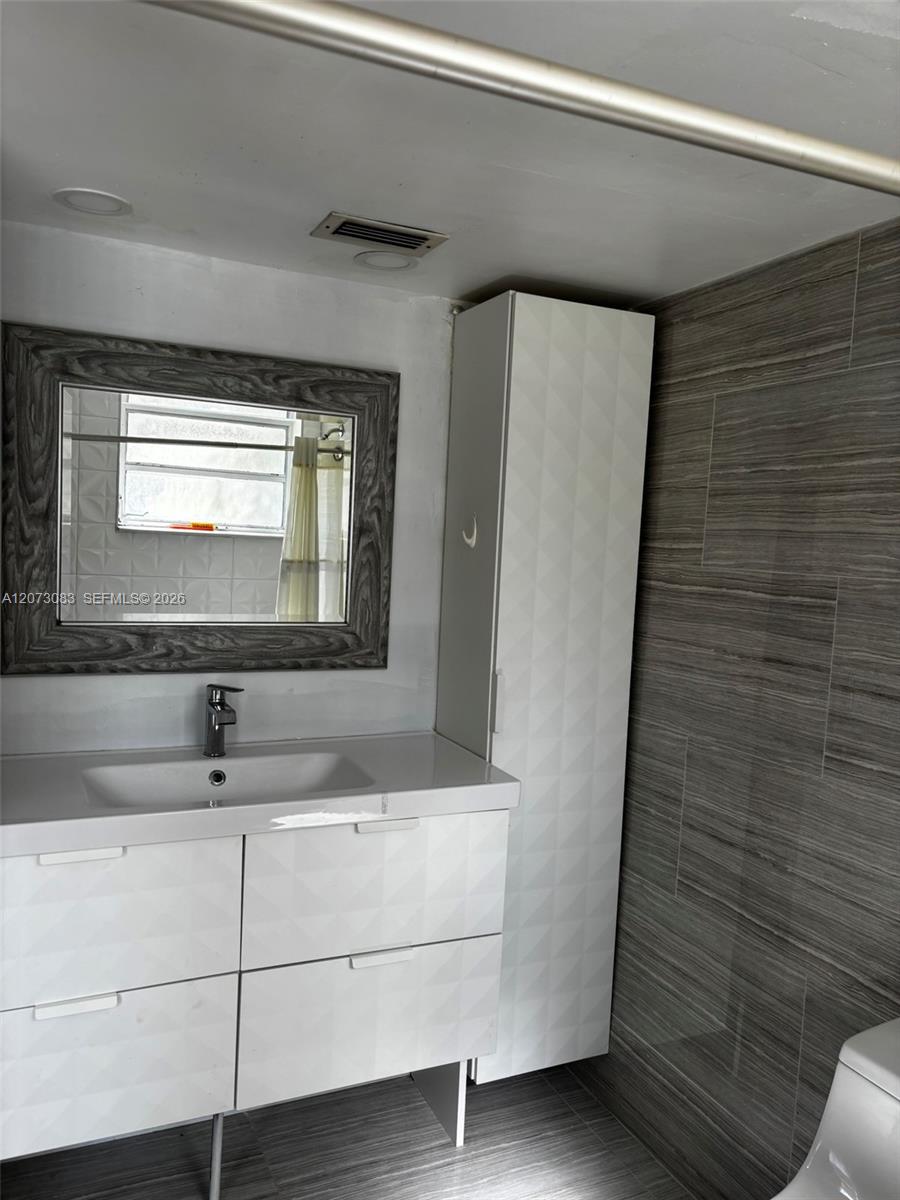 A12073083 Property Photo 8