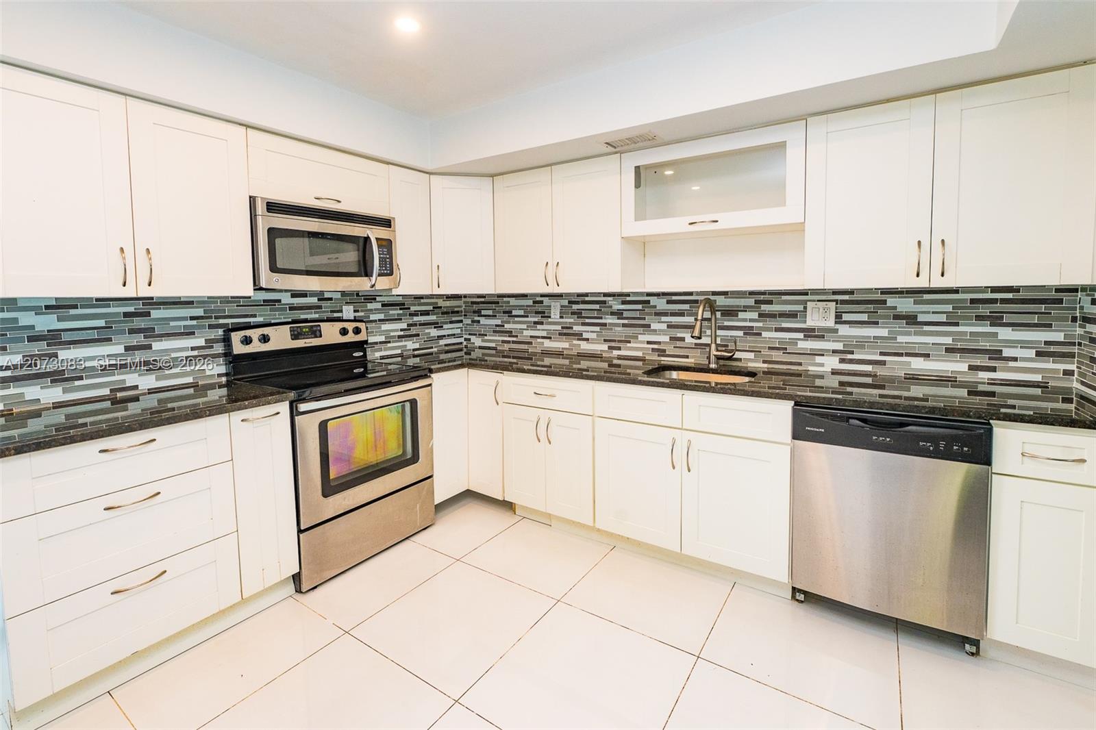 A12073083 Property Photo 8