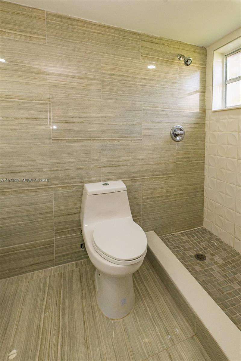 A12073083 Property Photo 24