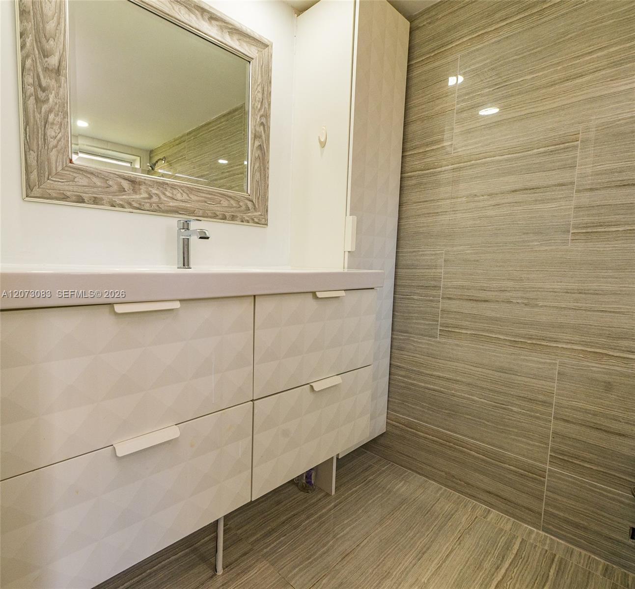 A12073083 Property Photo 25