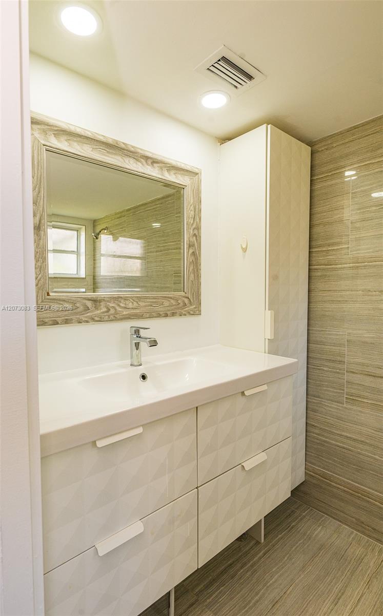 A12073083 Property Photo 26