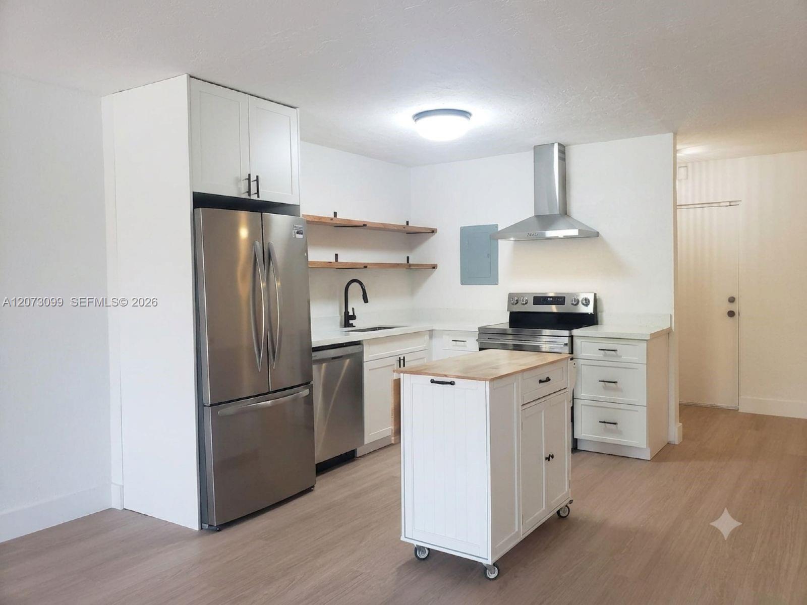A12073099 Property Photo 6
