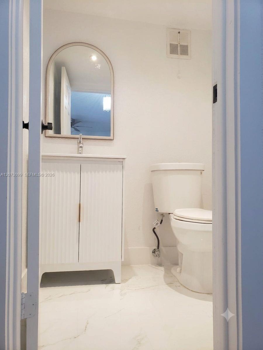 A12073099 Property Photo 11