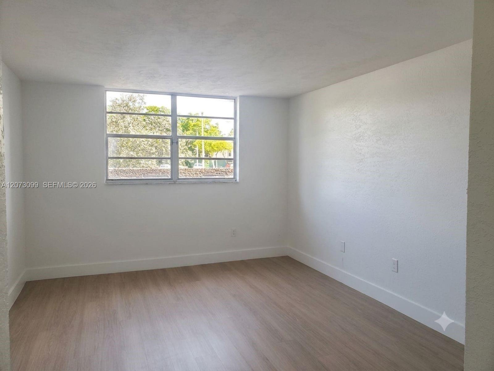A12073099 Property Photo 13