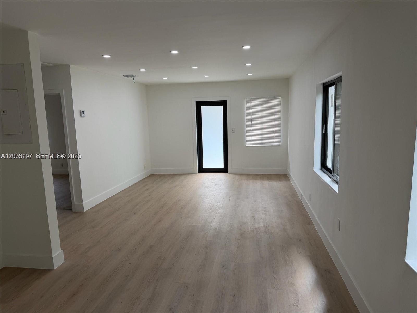 1621 Sw 11th Court Property Photo 3
