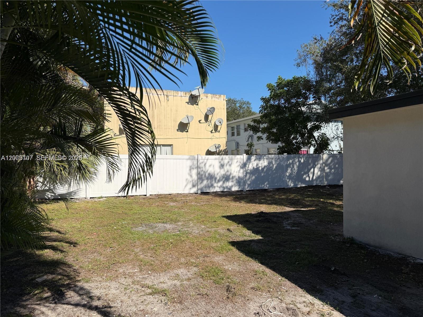 1621 Sw 11th Court Property Photo 14