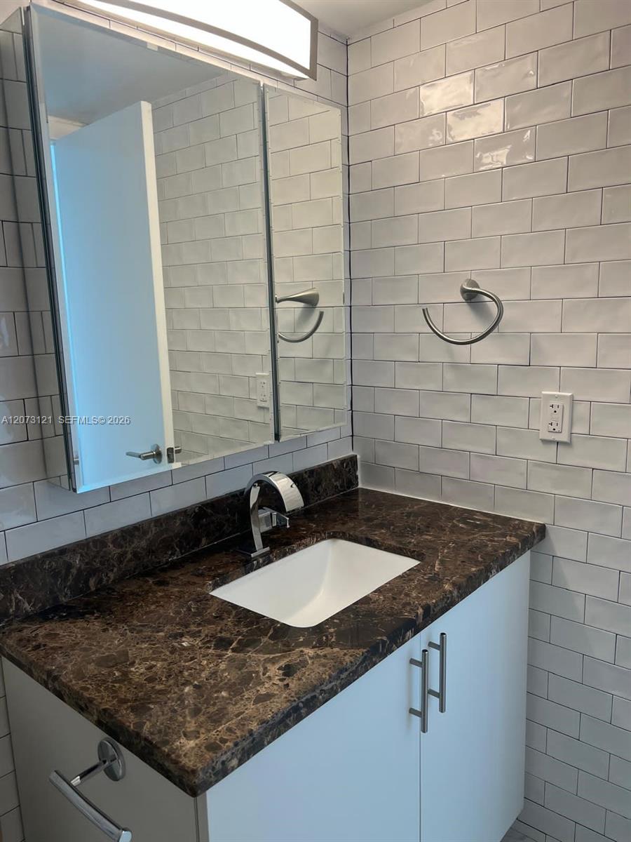 9273 Collins Avenue 606 Property Photo 19