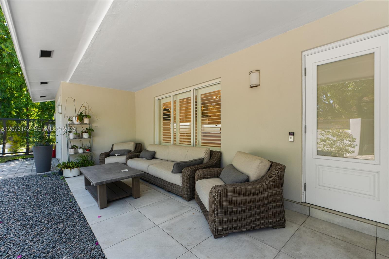 932 Bird Road Property Photo 4