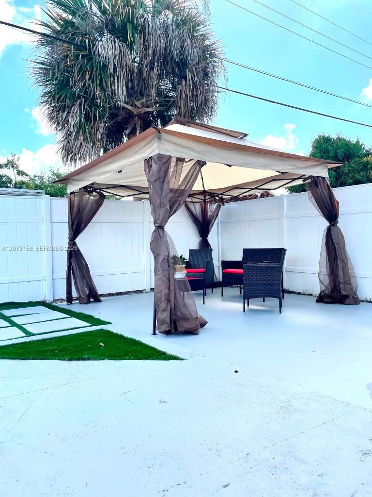 7904 Miramar Parkway Property Photo 9
