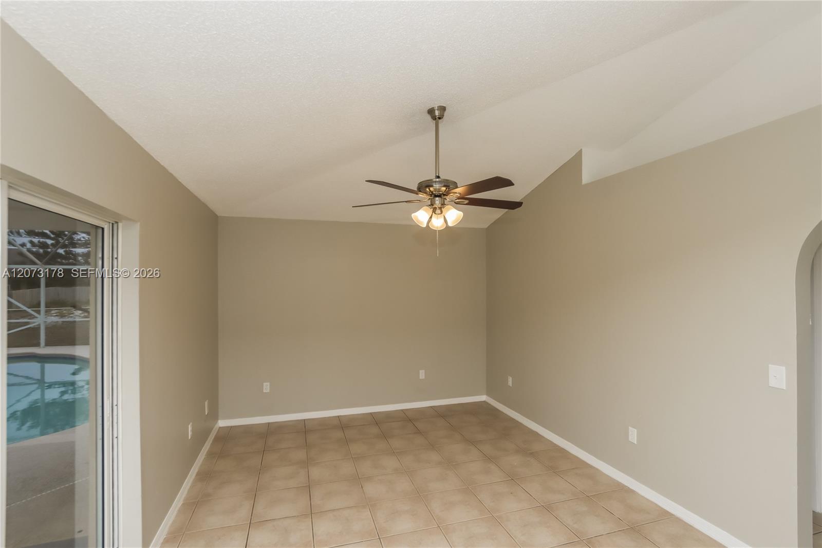 371 Sw Feldman Avenue Property Photo 4