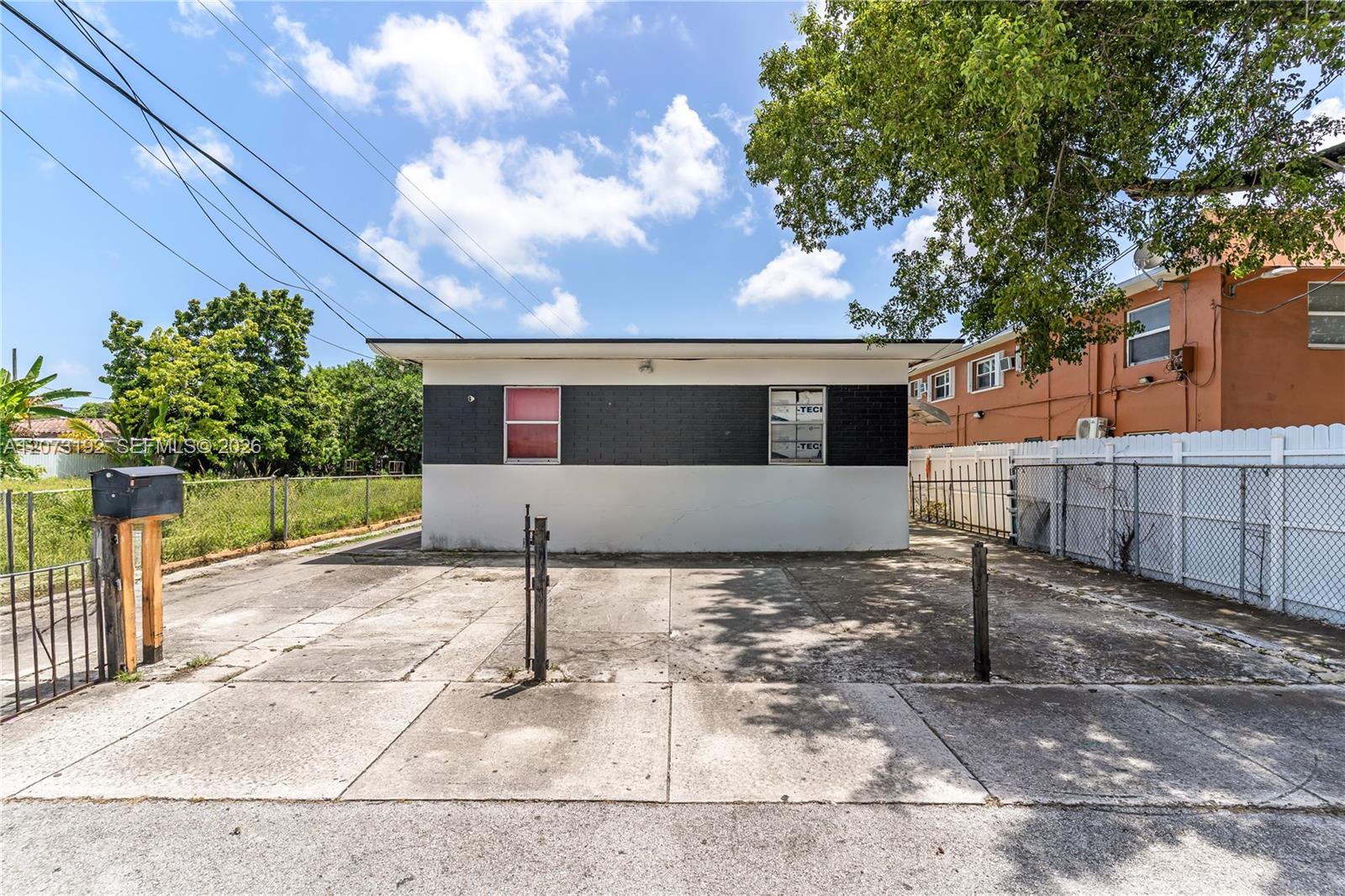 2180 Nw 30th Street Property Photo 2