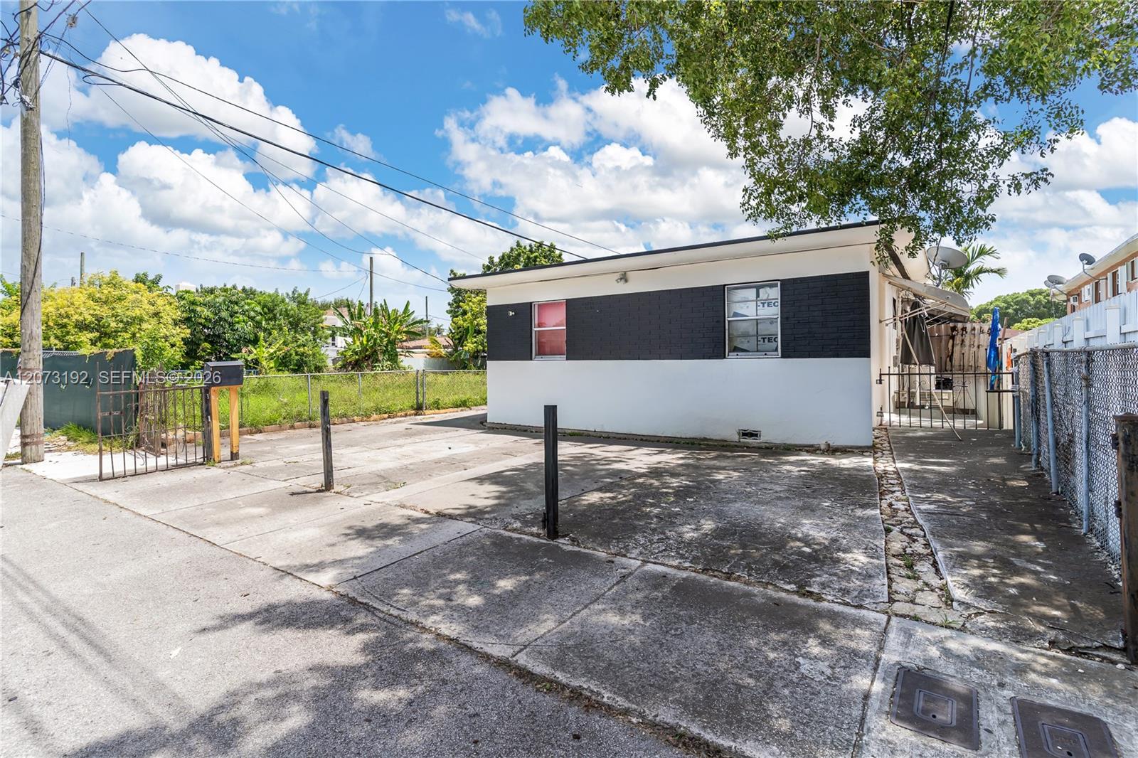 2180 Nw 30th Street Property Photo 3
