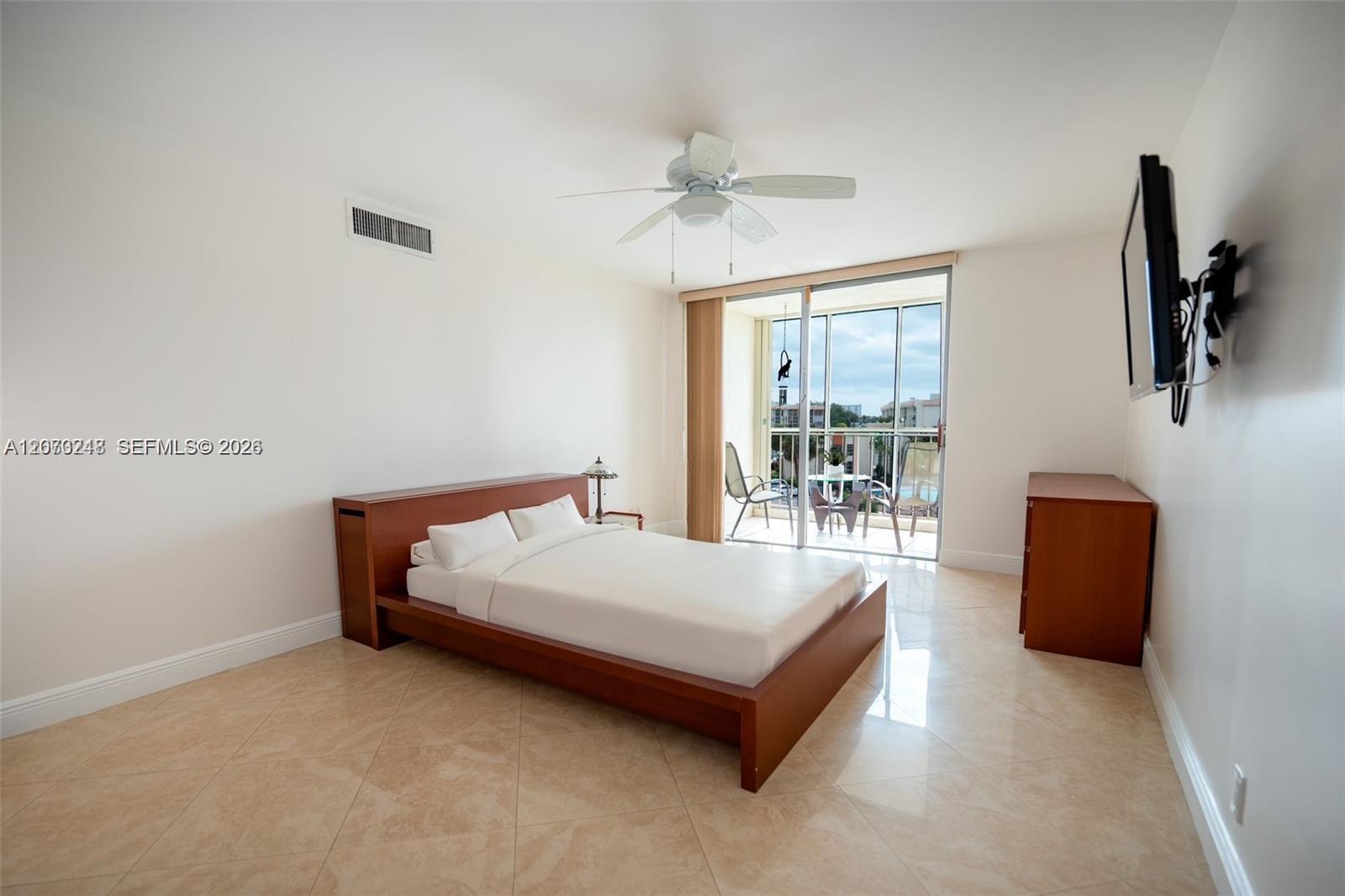 2000 Atlantic Shores Boulevard 420 Property Photo 4