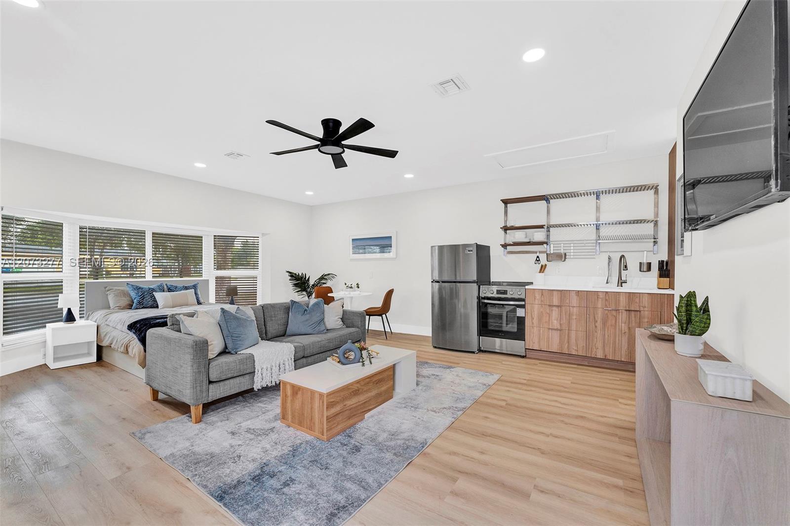 10430 Sunset Strip S Property Photo 12