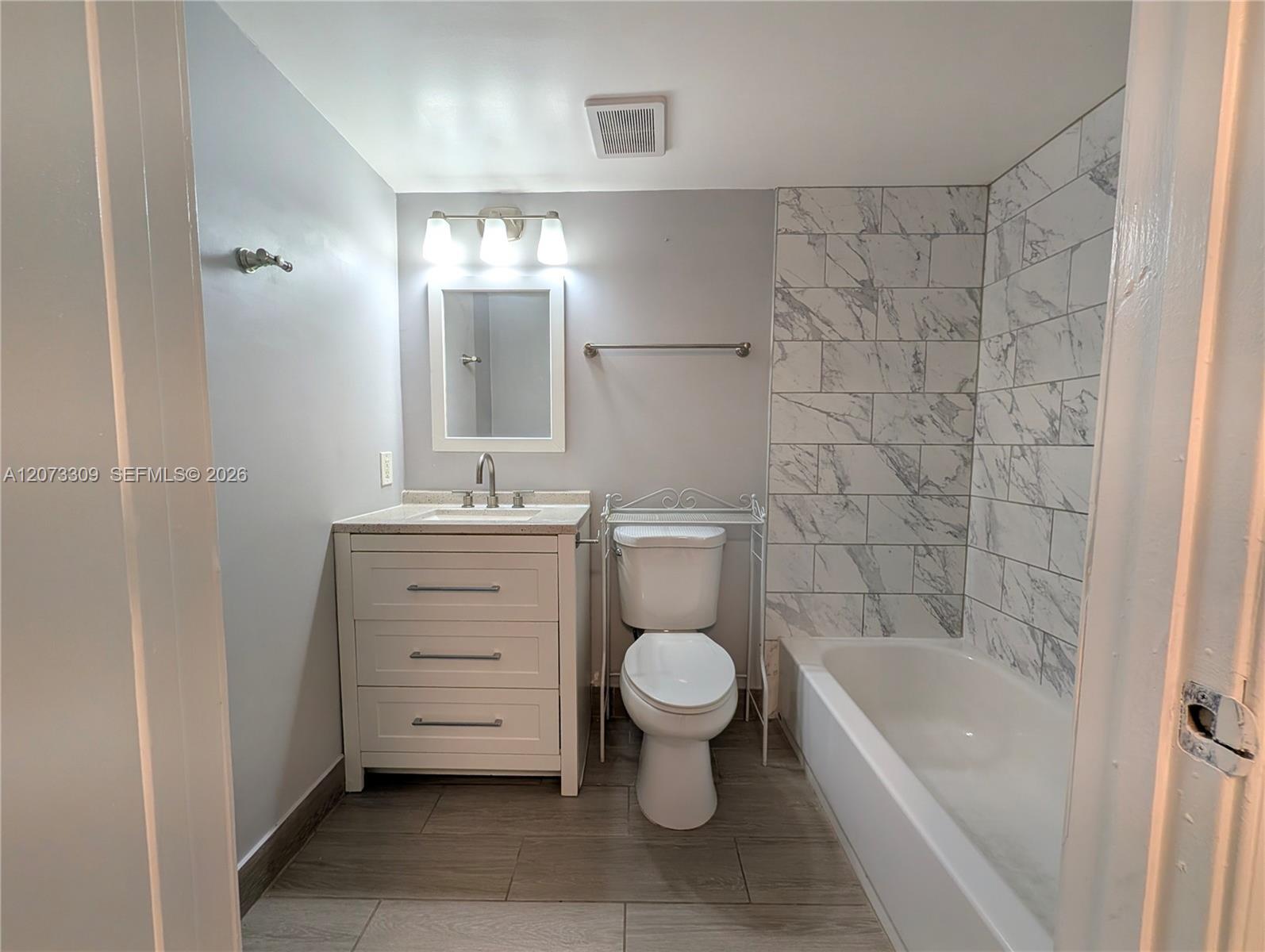3690 N 56th Avenue 903 Property Photo 10