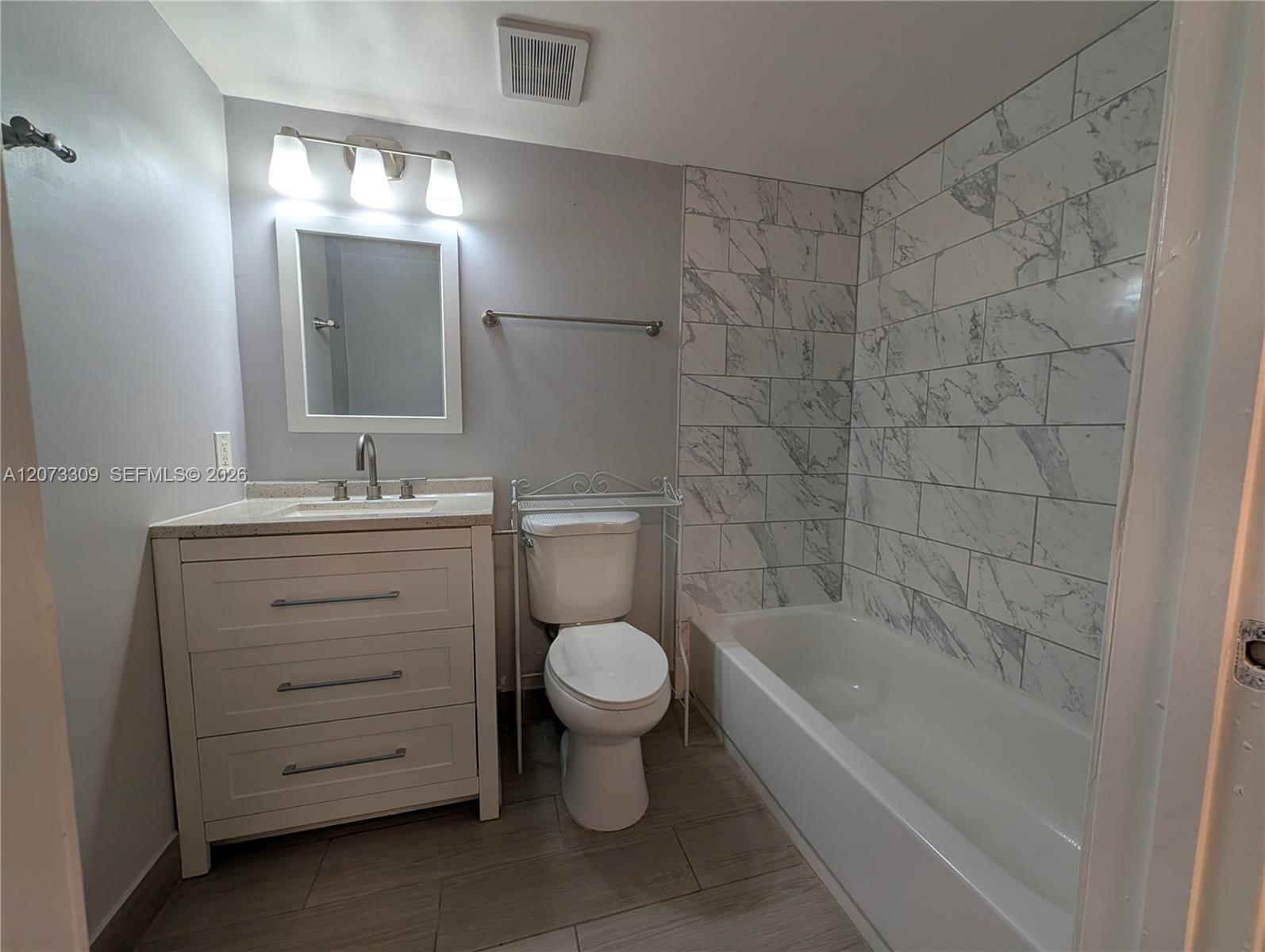3690 N 56th Avenue 903 Property Photo 11