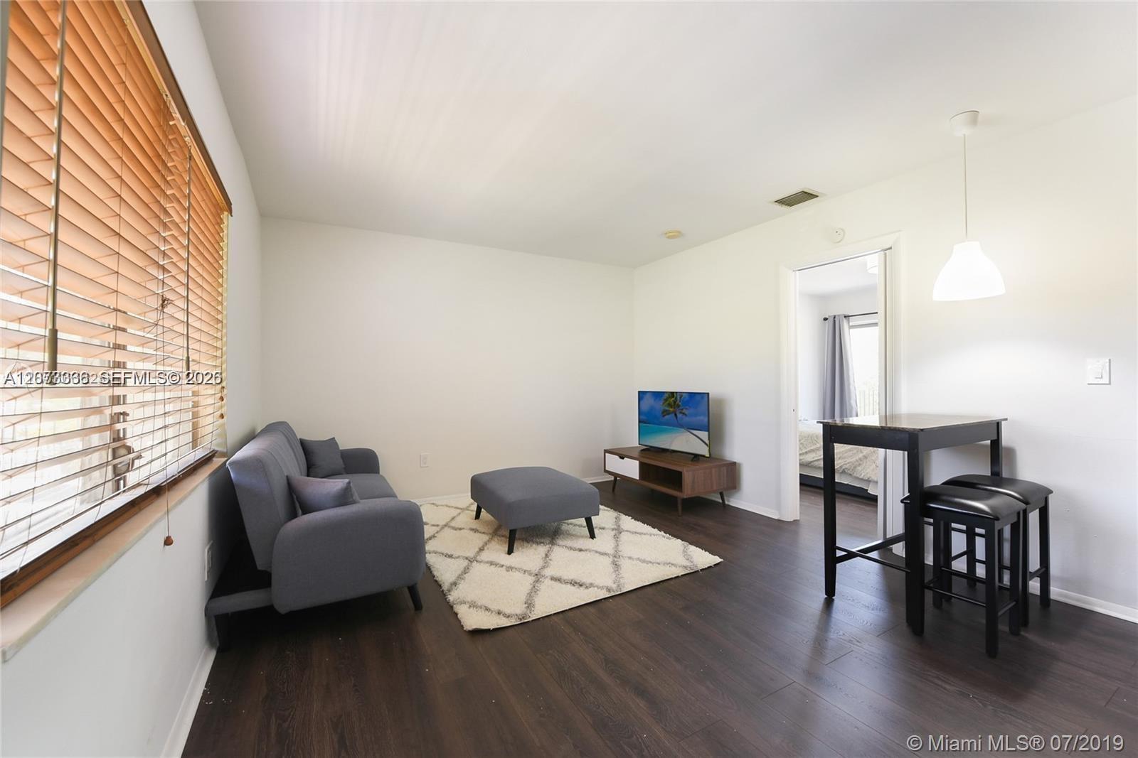 345 Michigan Avenue 17 Property Photo 6