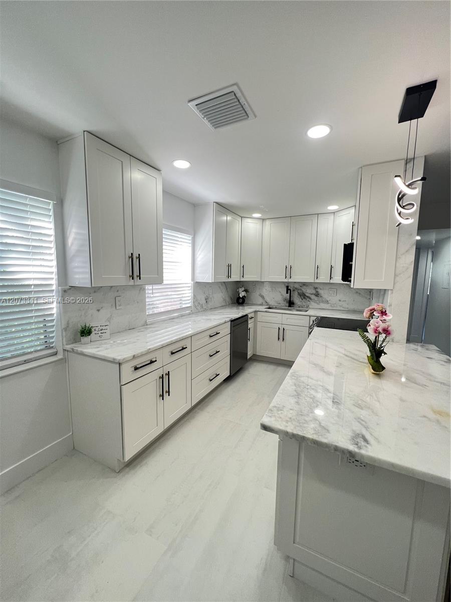 708 Normandy O 708 Property Photo 2