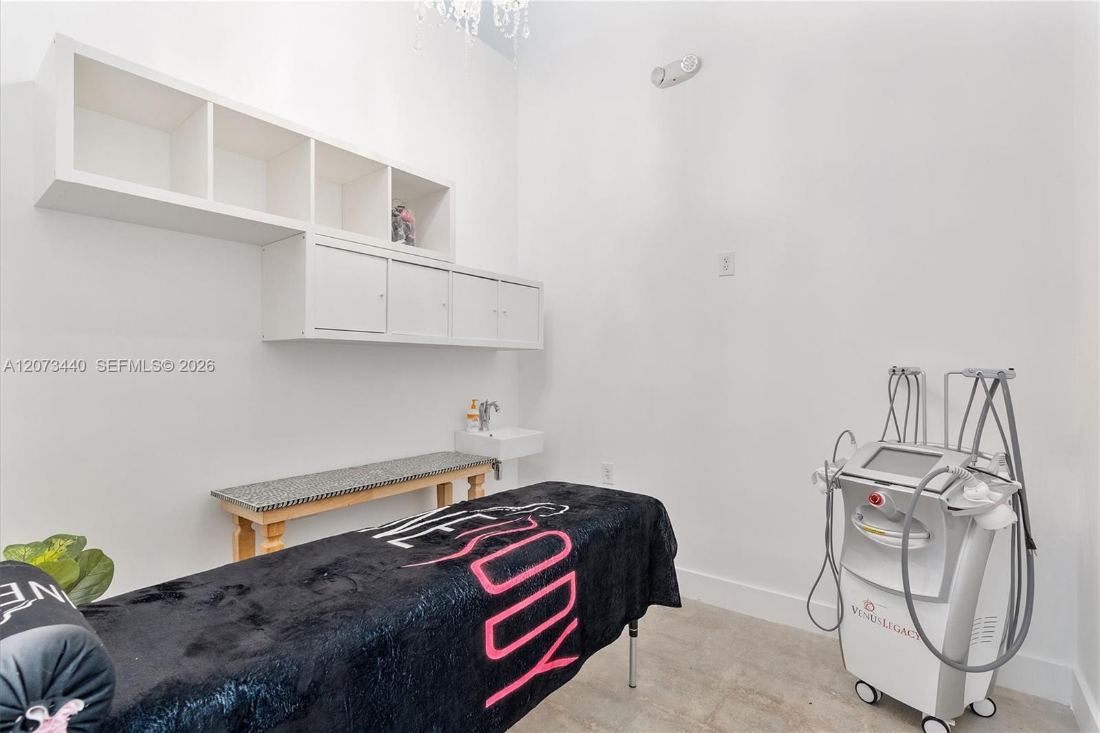 A12073440 Property Photo 28