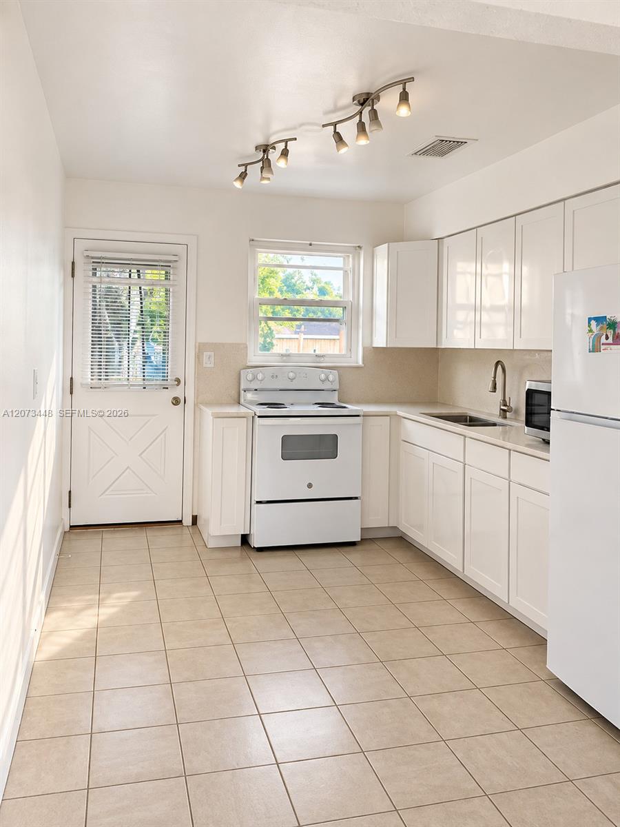 2274 Sw 44th Street 2276 Property Photo 4