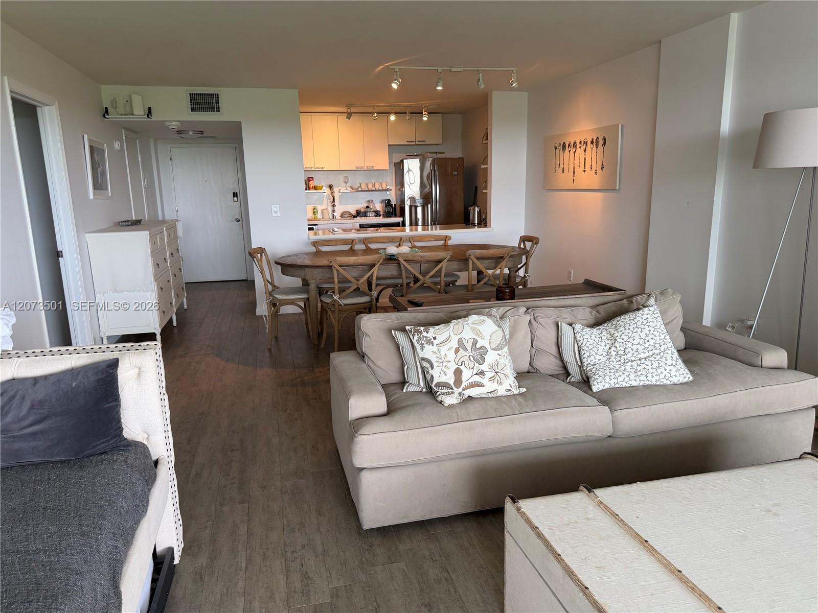 A12073501 Property Photo 4